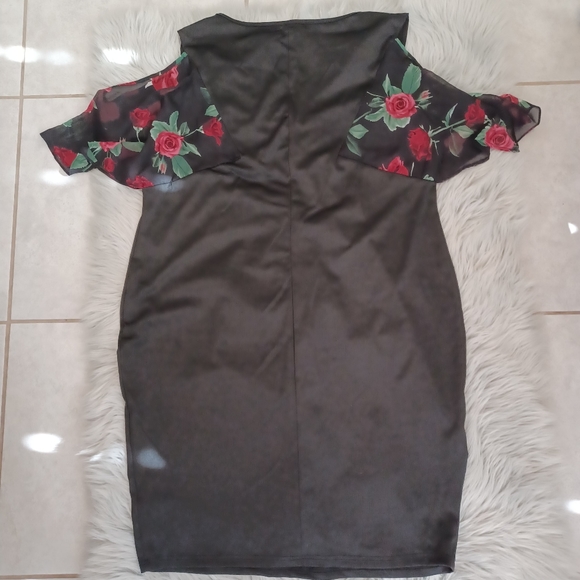 Rosegal Black Short Sleeved Cold Shoulder Floral Dress Size 5XL - Picture 4 of 9